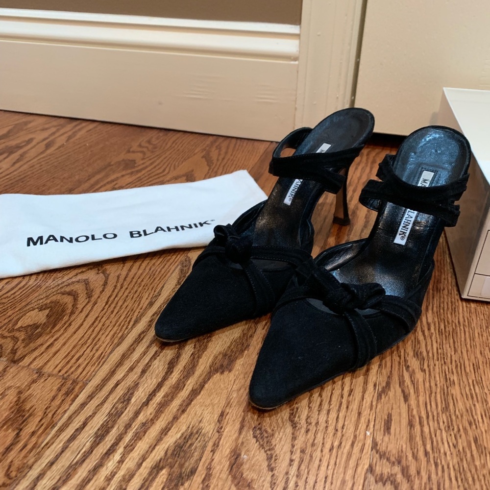 Manolo Blahnik black pumps